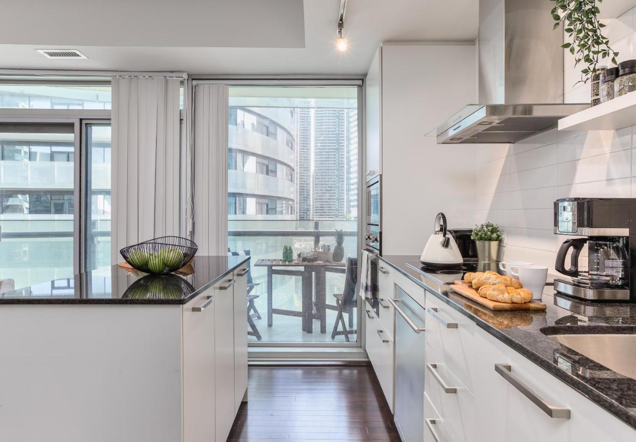 Condo Downtown, Cn Tower, Financial District Toronto Exteriör bild