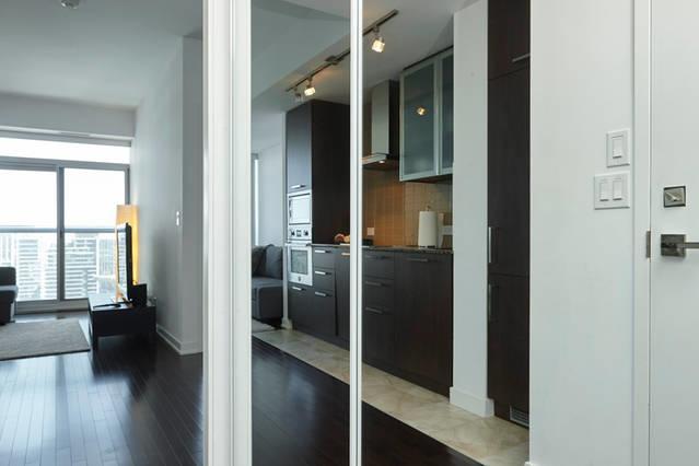 Condo Downtown, Cn Tower, Financial District Toronto Rum bild
